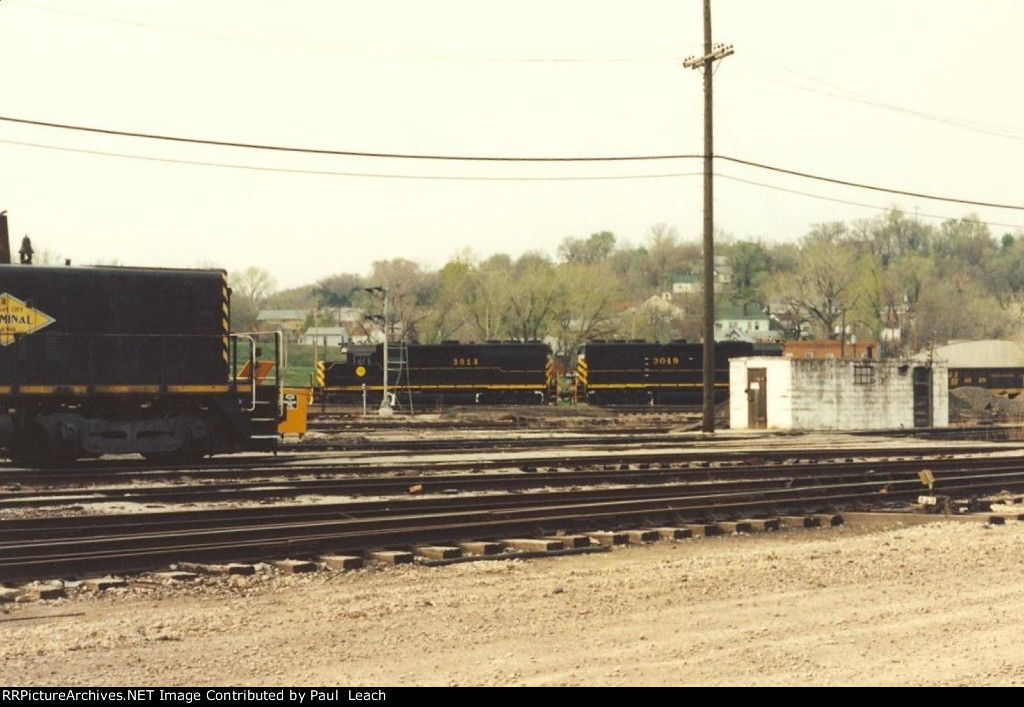 Local cruises west near Santa Fe Junction